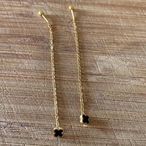 ✨Brand New ♣️ dainty earrings✨